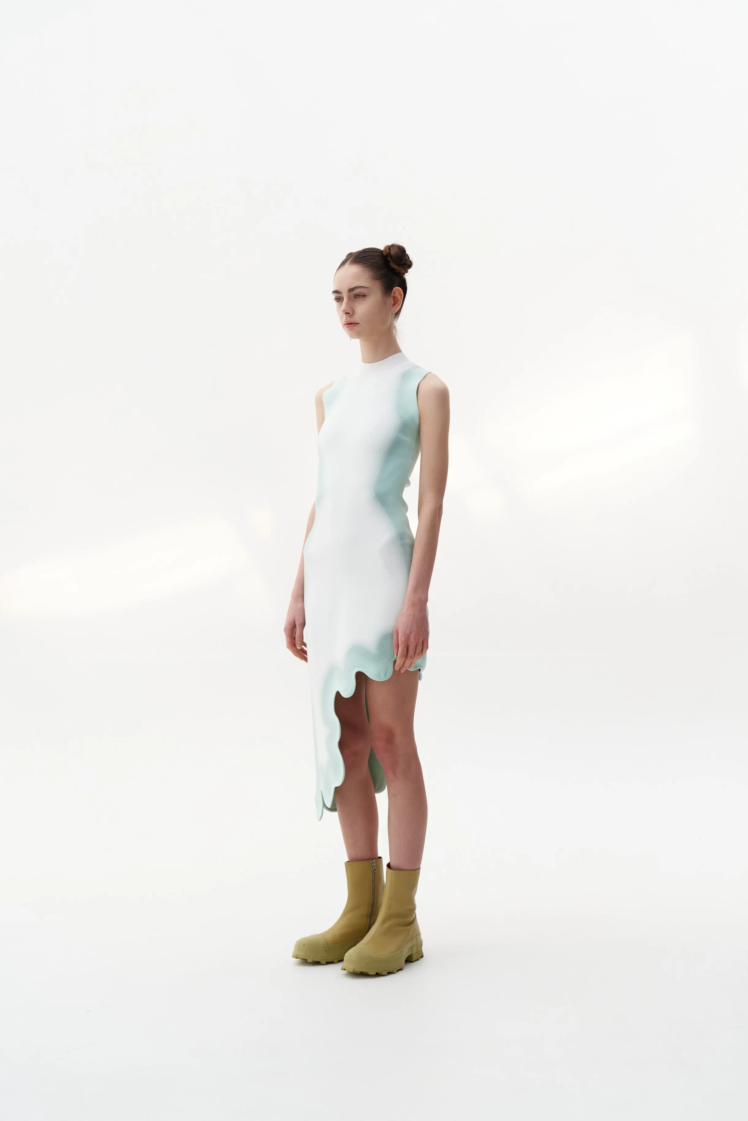 MIA SIGNATURE WAVY DRESS IN SPRAY PRINT