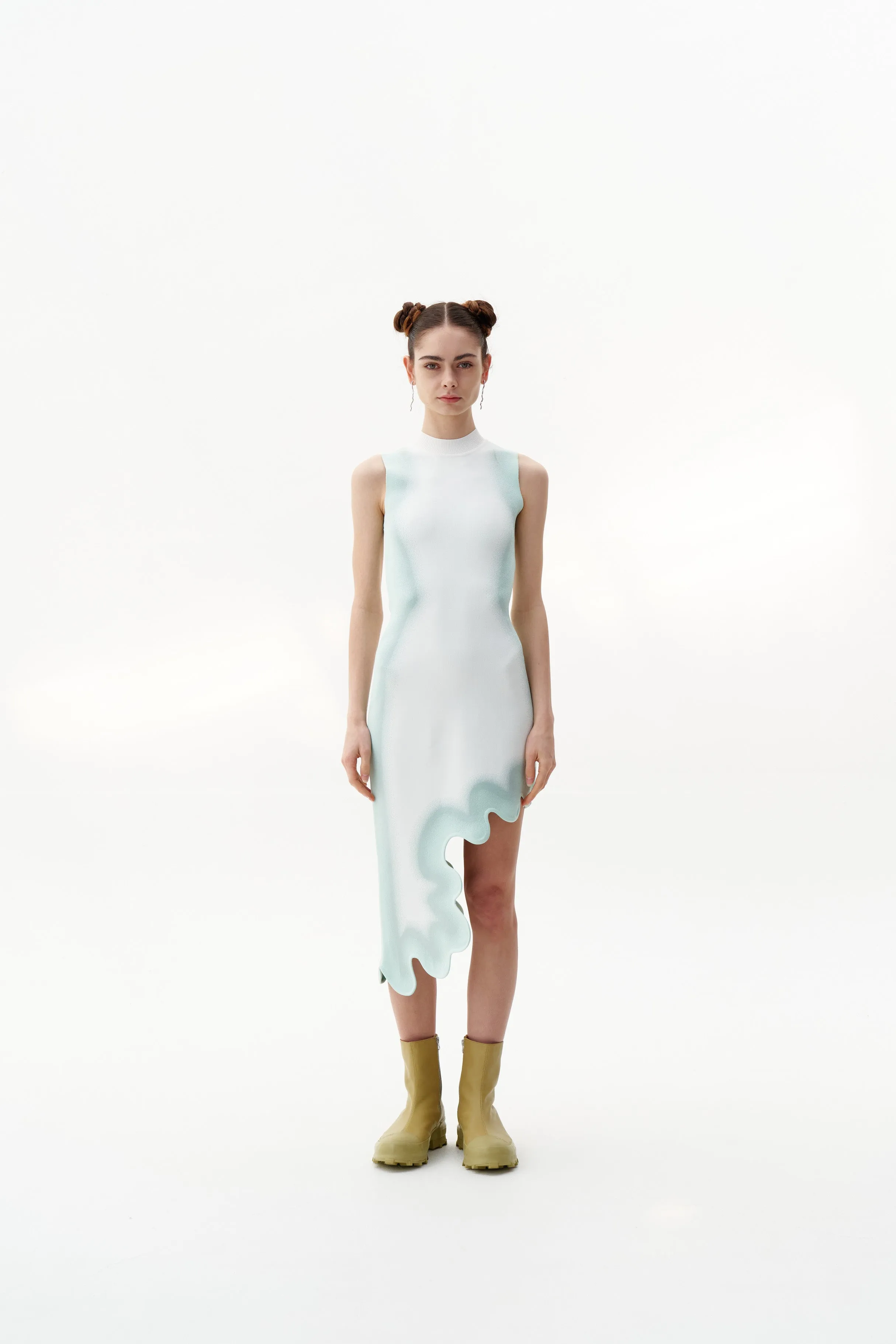 MIA SIGNATURE WAVY DRESS IN SPRAY PRINT