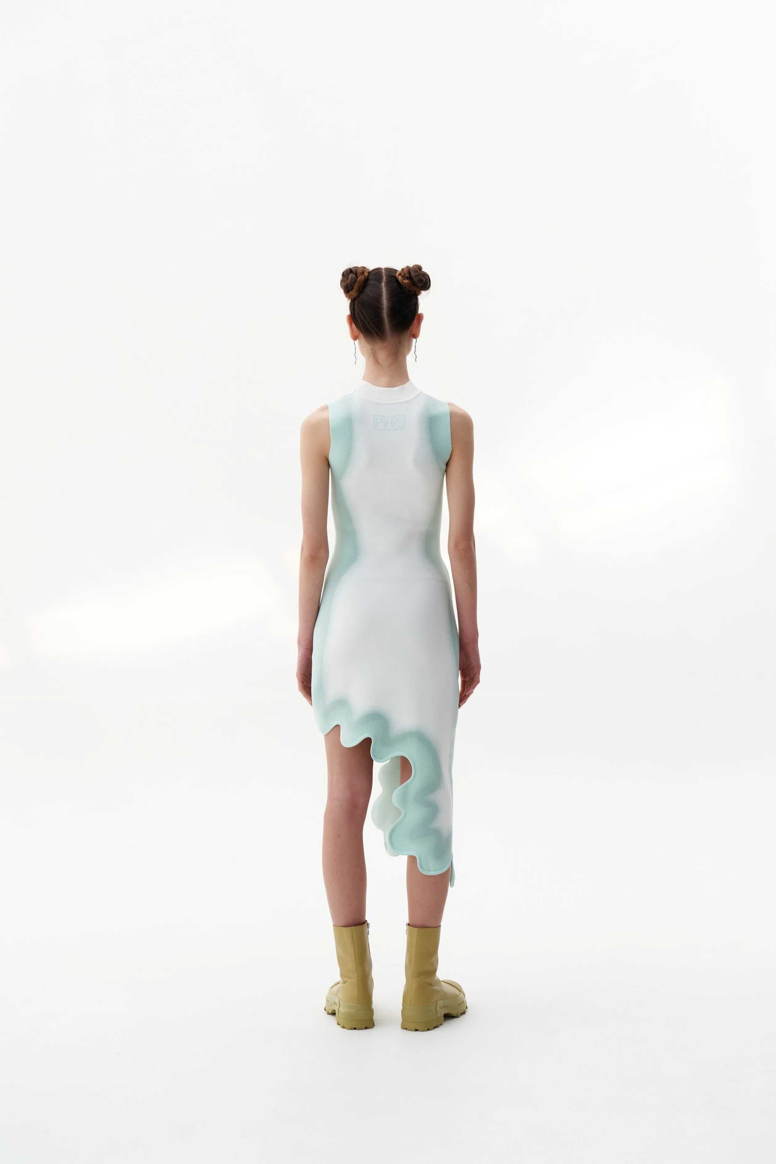 MIA SIGNATURE WAVY DRESS IN SPRAY PRINT