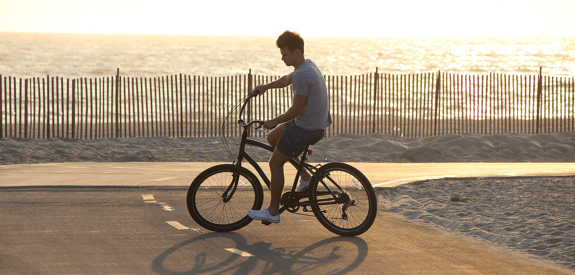 sixthreezero EVRYjourney Men's 7 Speed Touring Hybrid Bike